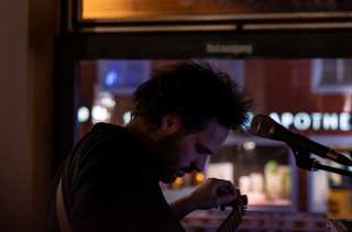 Kevin Klang an der Gitarre